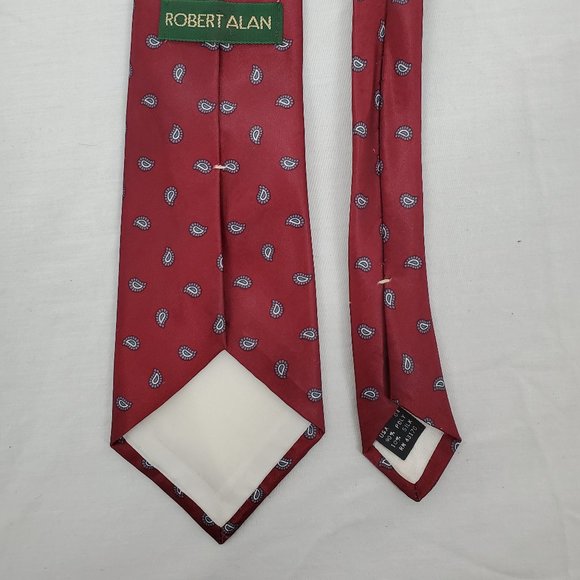 Robert Alan Poly Silk Necktie Red Paisley  Made in the U.S.A - Picture 5 of 7